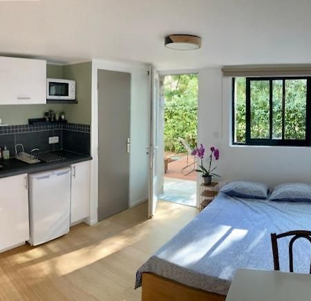 Studio Independant Terrasse Piscine Awinion Zewnętrze zdjęcie